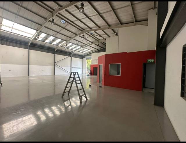 615M² WAREHOUSE TO LET IN KYALAMI
